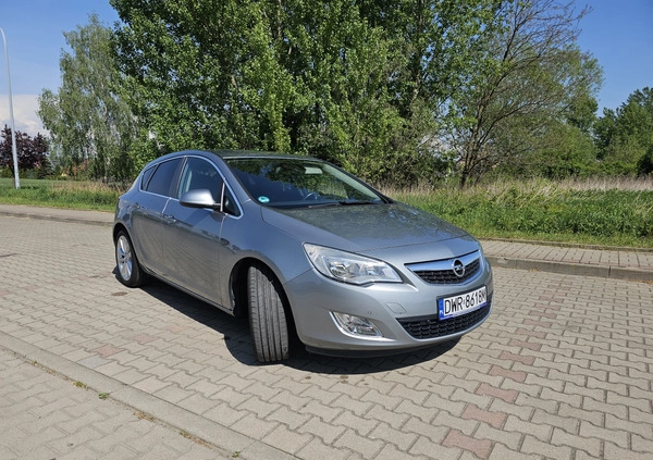 Opel Astra cena 21500 przebieg: 232000, rok produkcji 2009 z Wrocław małe 436